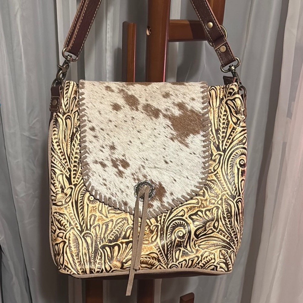 Elegant Brown and Cream Women's Bag